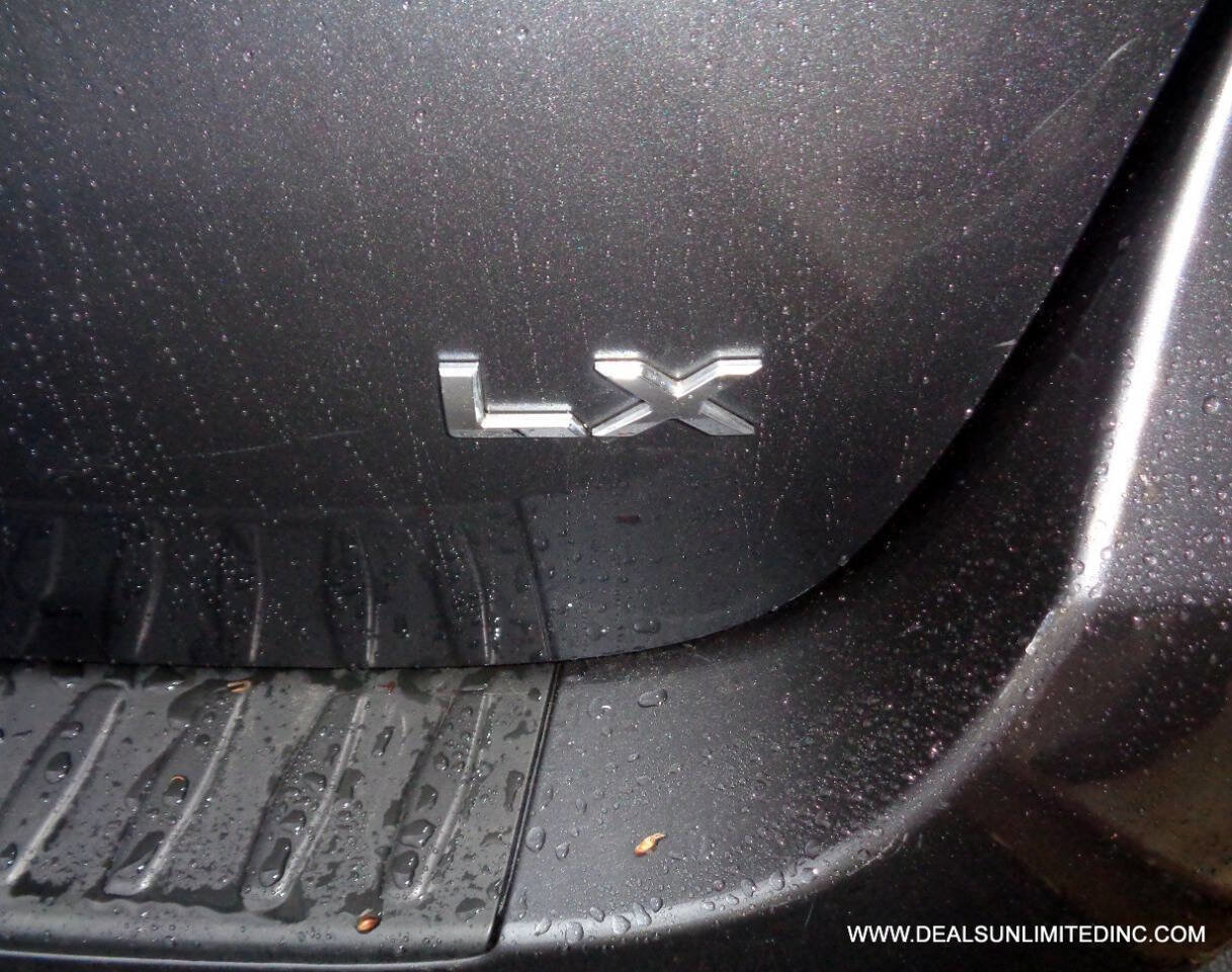 Used 2016 Kia Sedona LX w/ LX Essentials Premium Package image 6