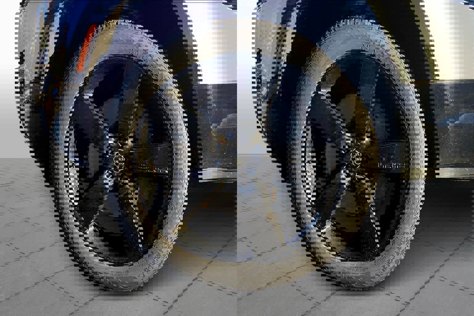 Certified 2023 Land Rover Defender 130 X-Dynamic SE image 19