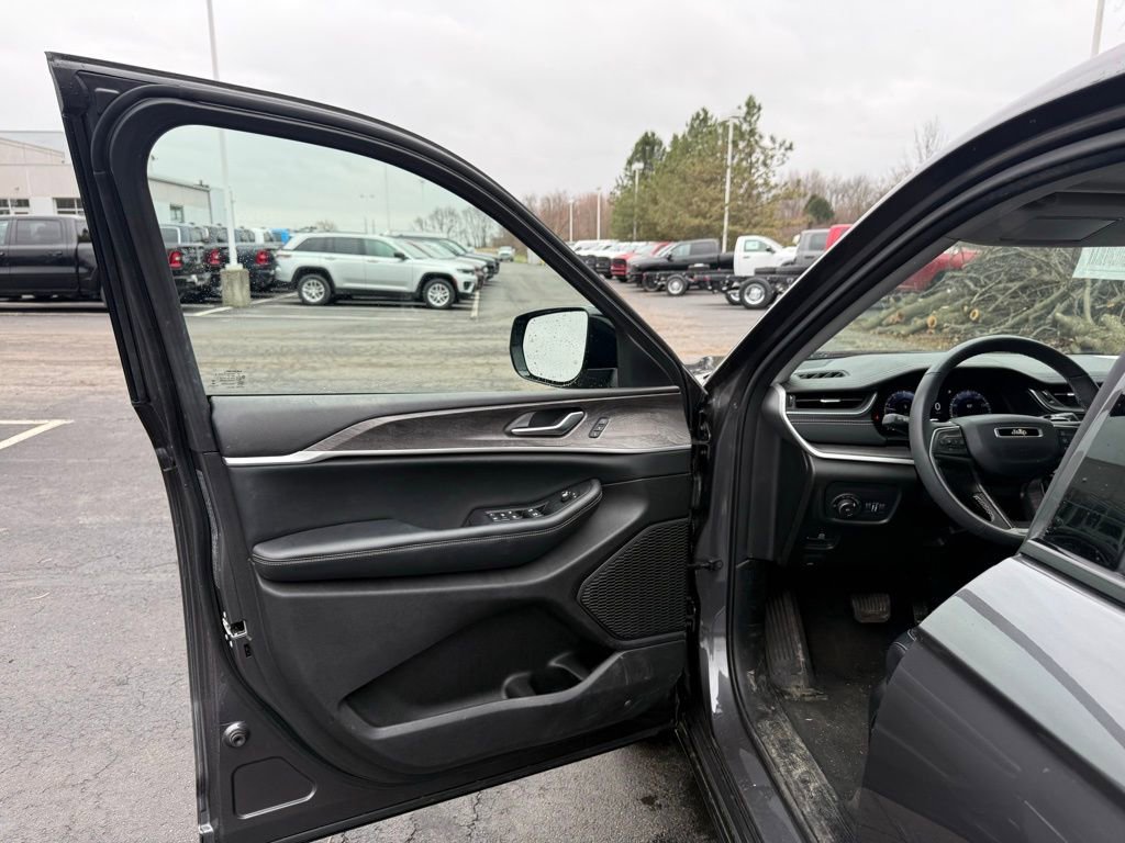 Used 2023 Jeep Grand Cherokee L Limited image 9