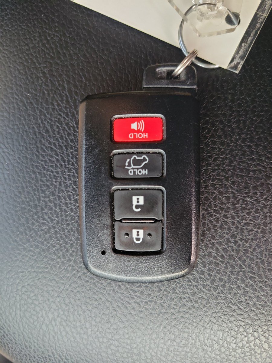 Used 2018 Toyota RAV4 XLE FWD image 34