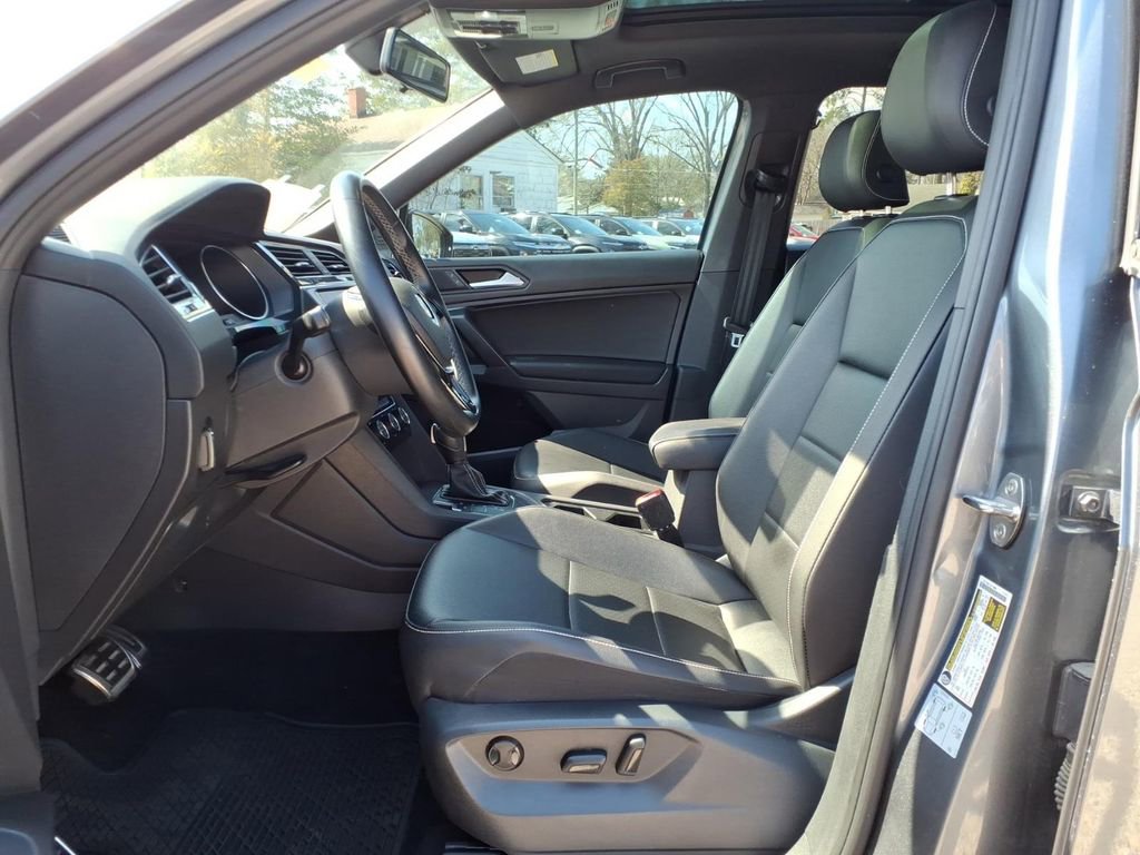 Used 2021 Volkswagen Tiguan SE R-Line image 16