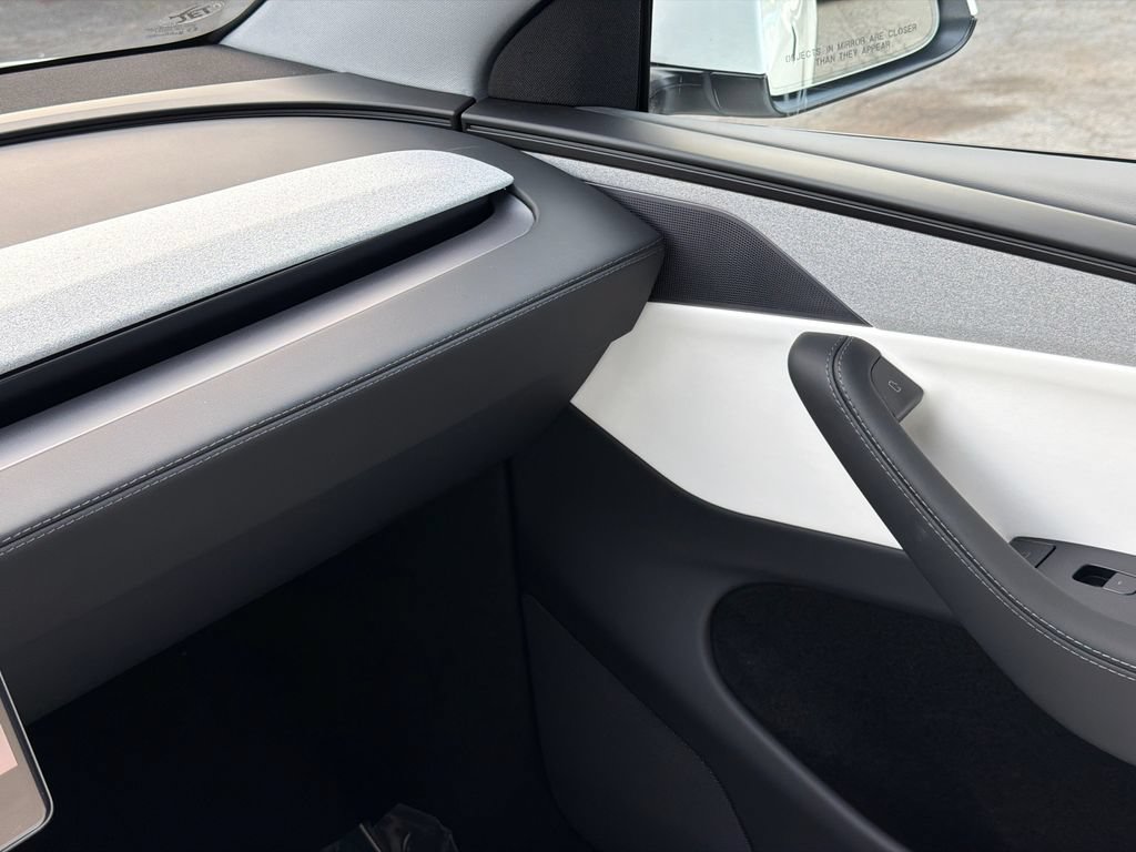 Used 2026 Tesla Model Y Long Range AWD/4WD image 30
