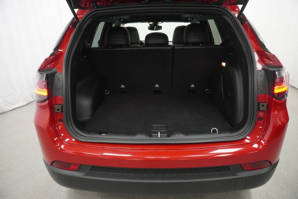 Used 2023 Jeep Compass Latitude w/ Sun and Sound Group AWD/4WD image 44