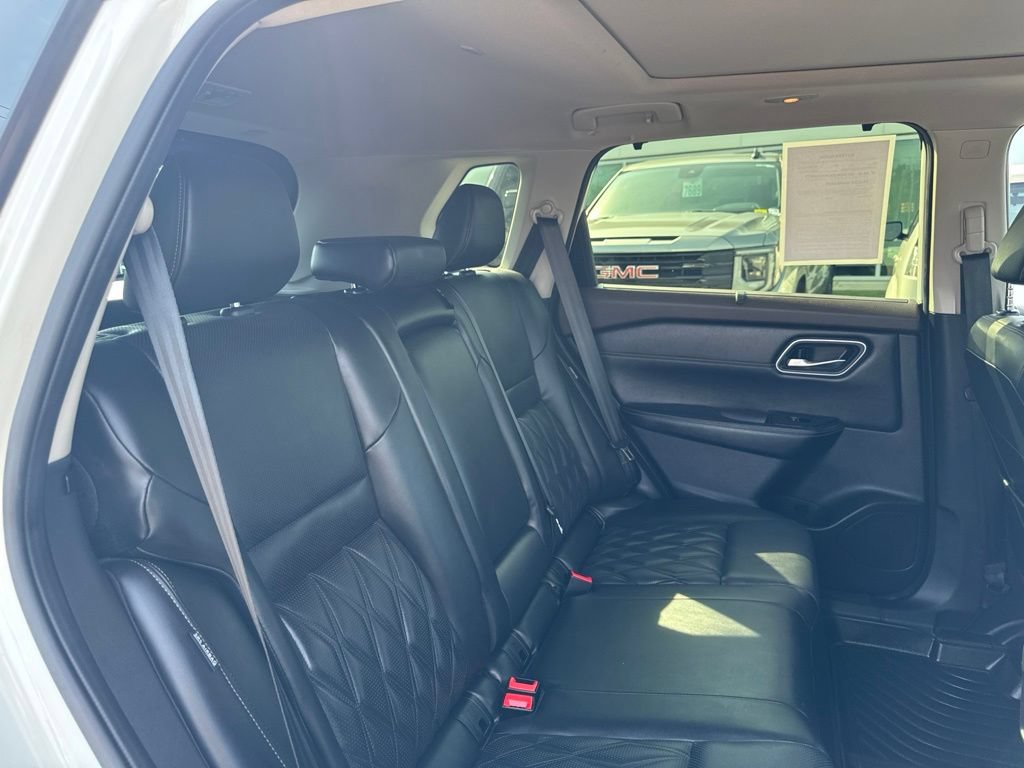 Used 2023 Nissan Rogue Platinum FWD image 21