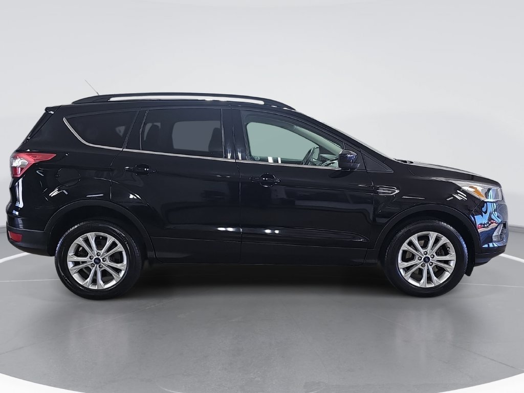 Used 2018 Ford Escape SE FWD image 2