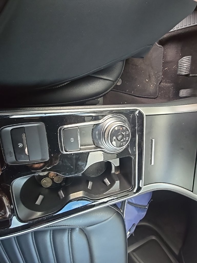 Used 2020 Ford Edge SEL w/ Convenience Package FWD image 11