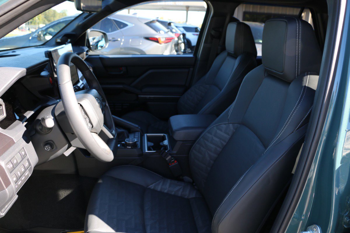 Used 2025 Toyota 4Runner TRD Off-Road image 30