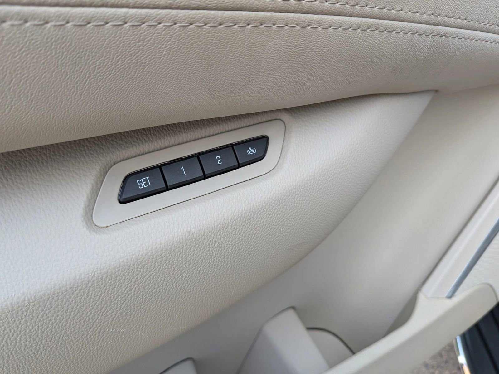 Used 2016 Cadillac Escalade ESV Luxury image 29