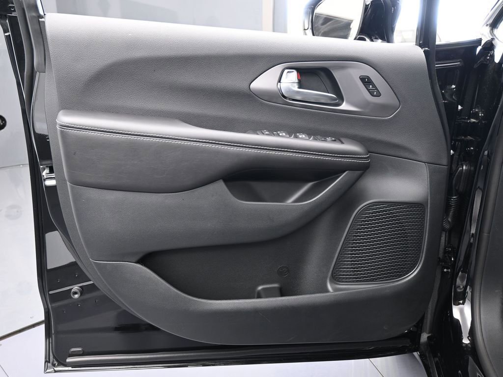 New 2026 Chrysler Pacifica Select image 25