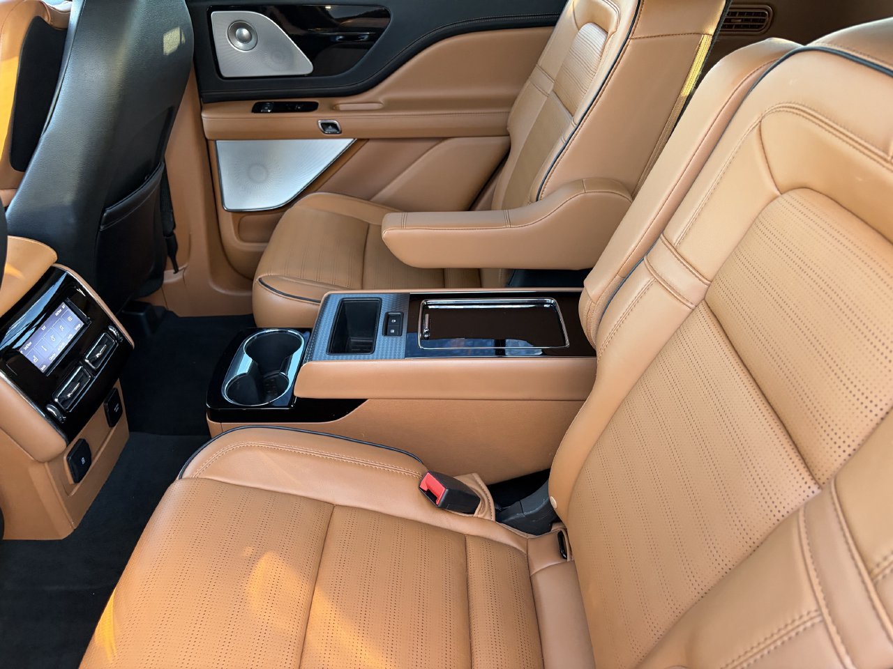 Certified 2023 Lincoln Aviator Black Label w/ Class IV Trailer Tow Package AWD/4WD image 14