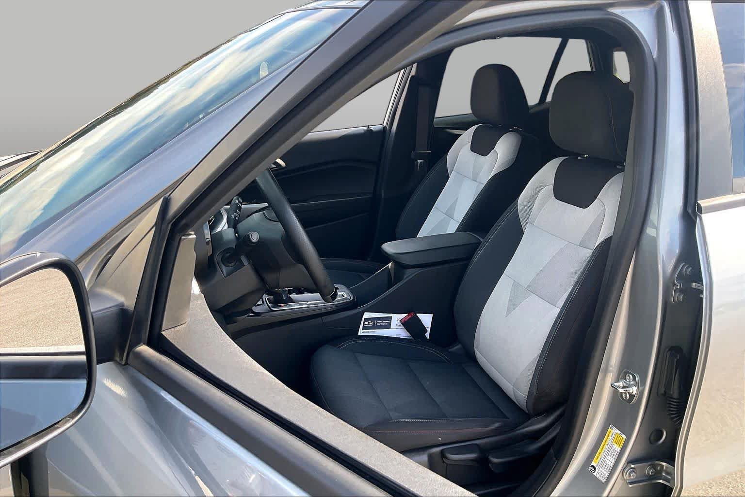 Used 2026 Chevrolet Trax RS w/ Sunroof Package FWD image 9