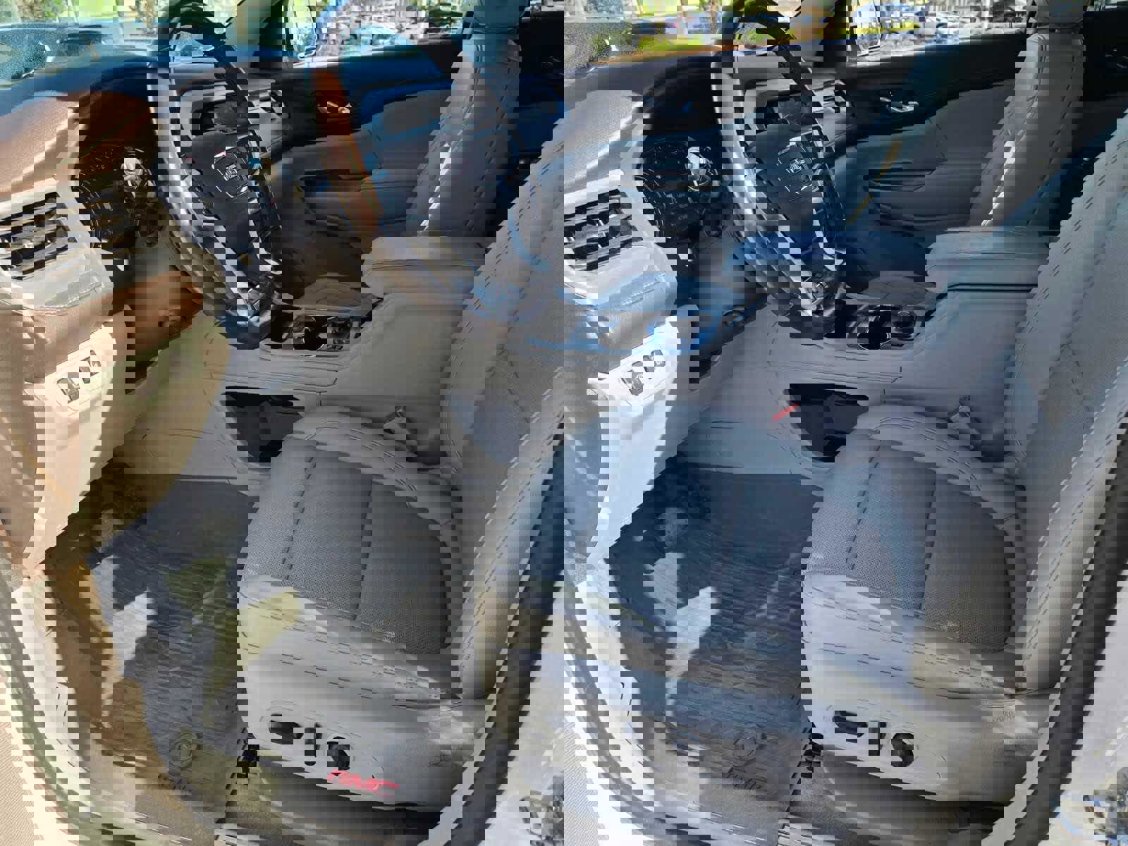 Used 2021 GMC Acadia SLT w/ Preferred Package image 6