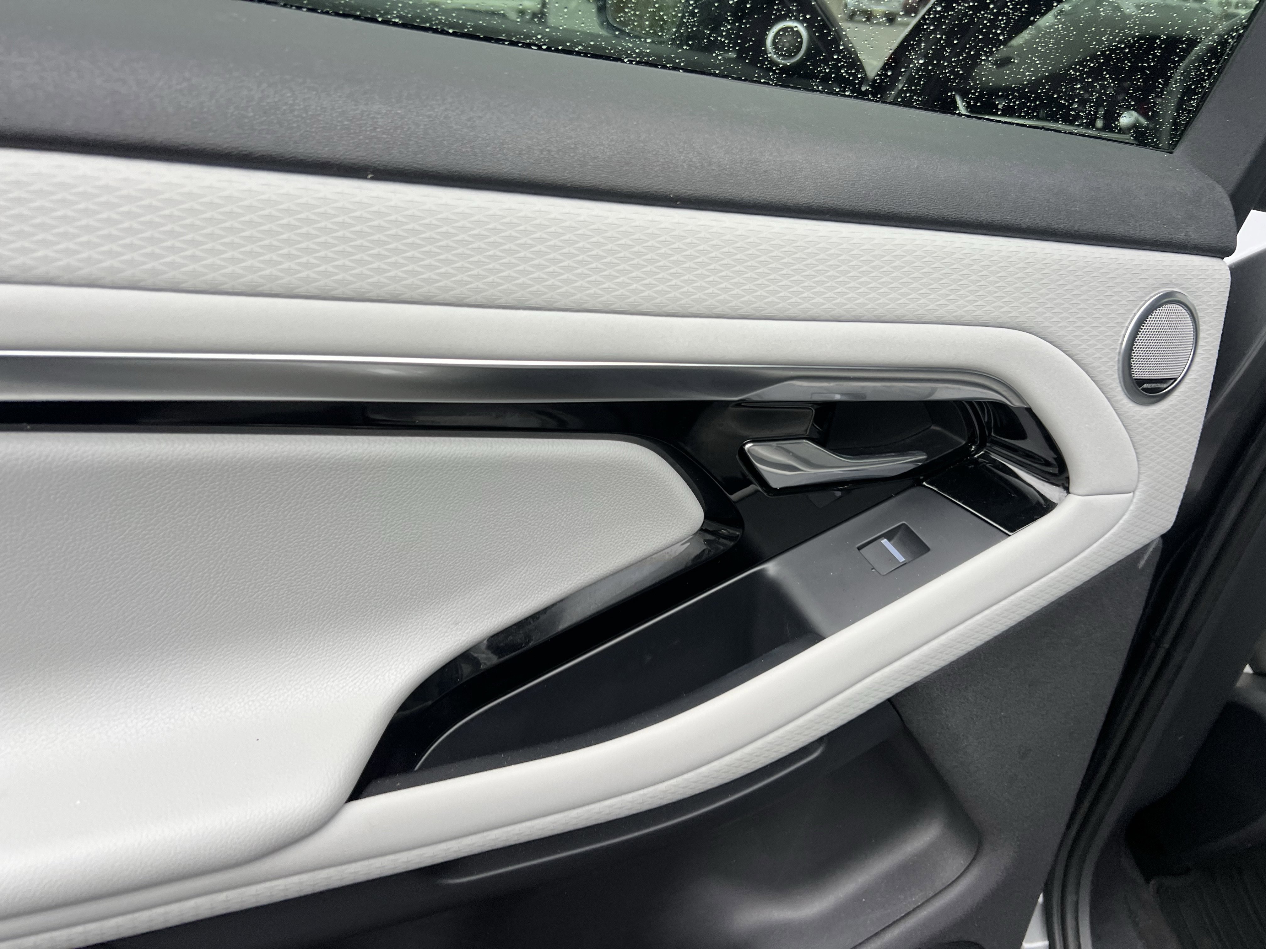 Used 2020 Land Rover Range Rover Evoque S image 30