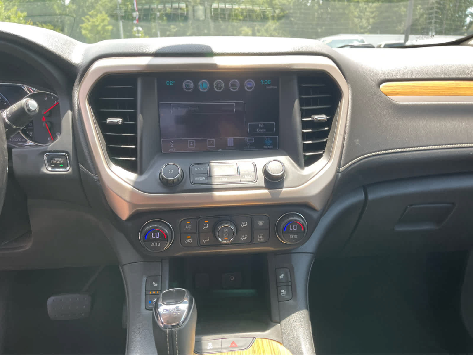 Used 2018 GMC Acadia Denali w/ Technology Package AWD/4WD image 16