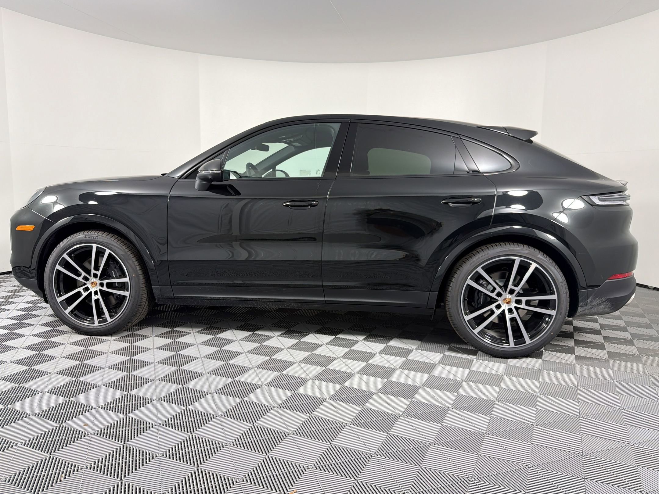 New 2026 Porsche Cayenne Coupe AWD/4WD image 2