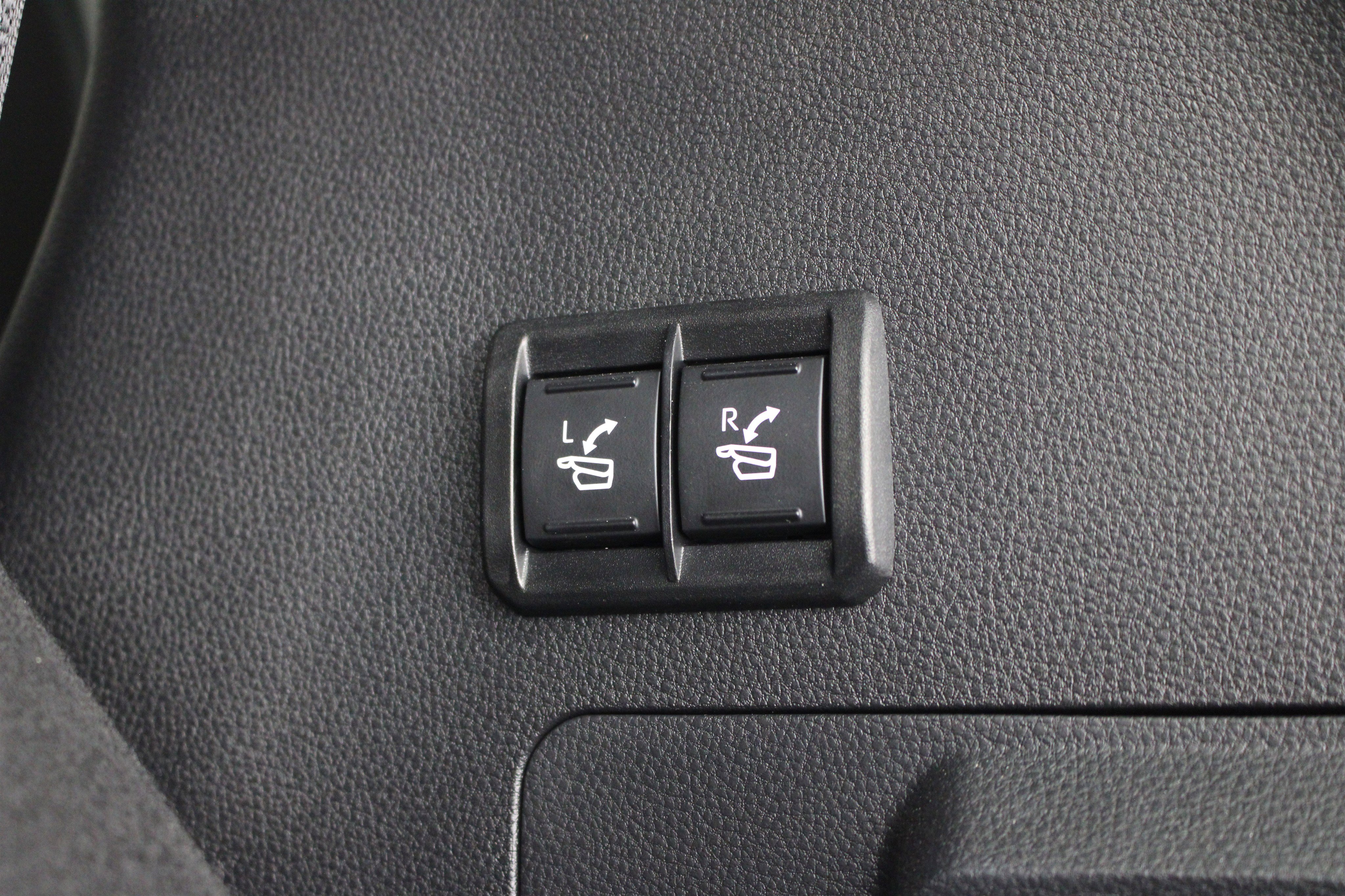 Used 2026 Toyota Sequoia Platinum image 32