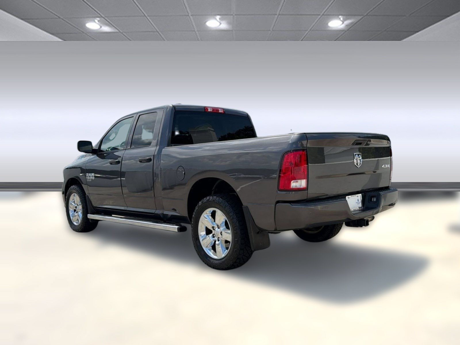 Used 2019 RAM 1500 Express AWD/4WD image 3