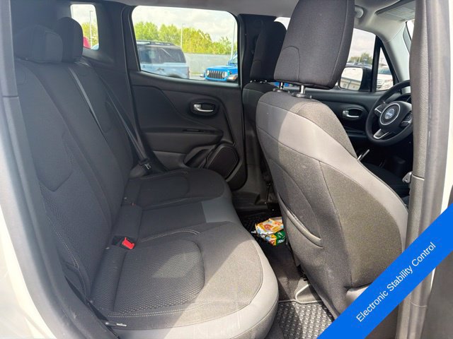 Used 2023 Jeep Renegade Altitude AWD/4WD image 10
