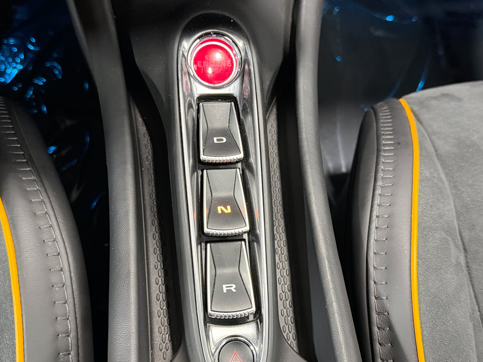 Used 2023 McLaren Artura RWD image 24