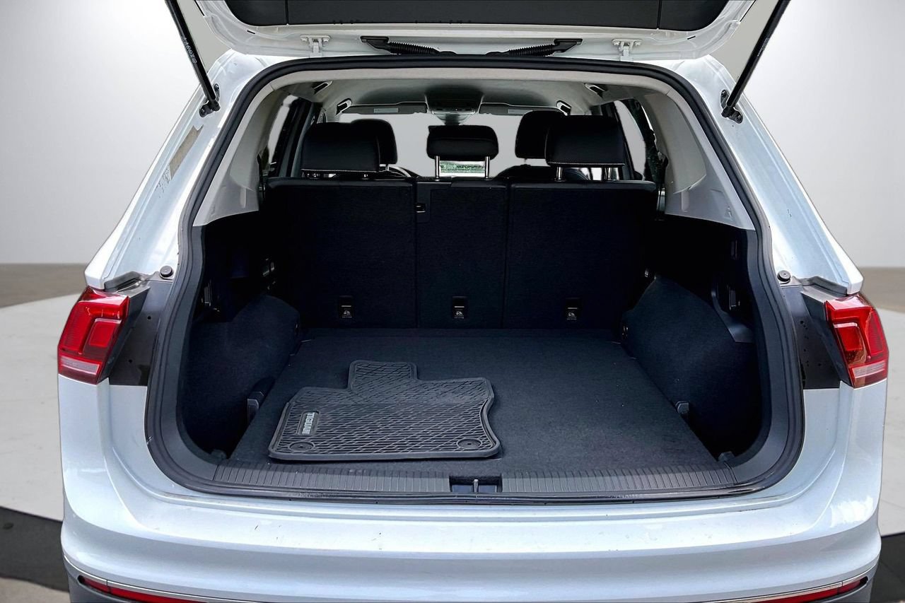 Used 2023 Volkswagen Tiguan SE AWD/4WD image 24