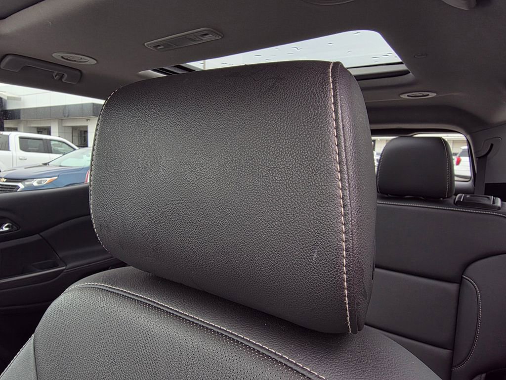 Used 2023 GMC Acadia SLT w/ Elevation Edition image 19