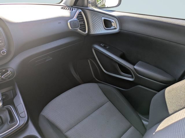 Used 2024 Kia Soul LX w/ Option Group 015 FWD image 17