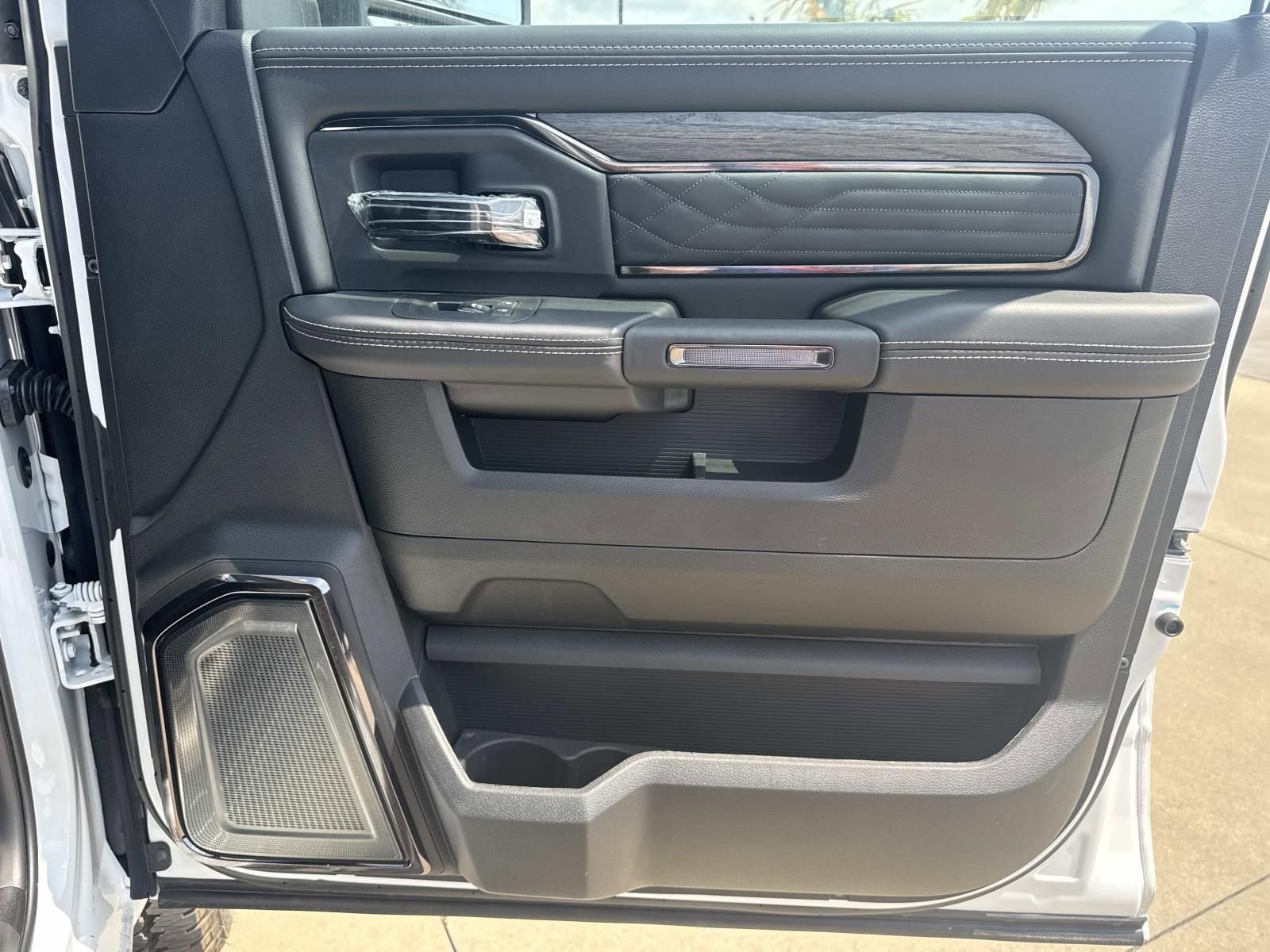 New 2026 RAM 2500 Limited AWD/4WD image 14