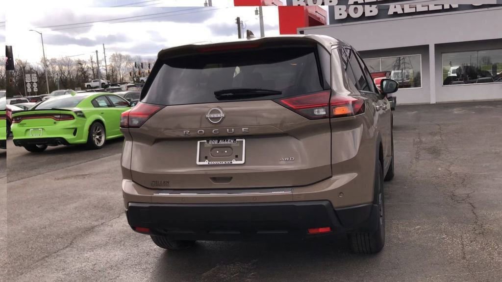 Used 2025 Nissan Rogue SV AWD/4WD image 7