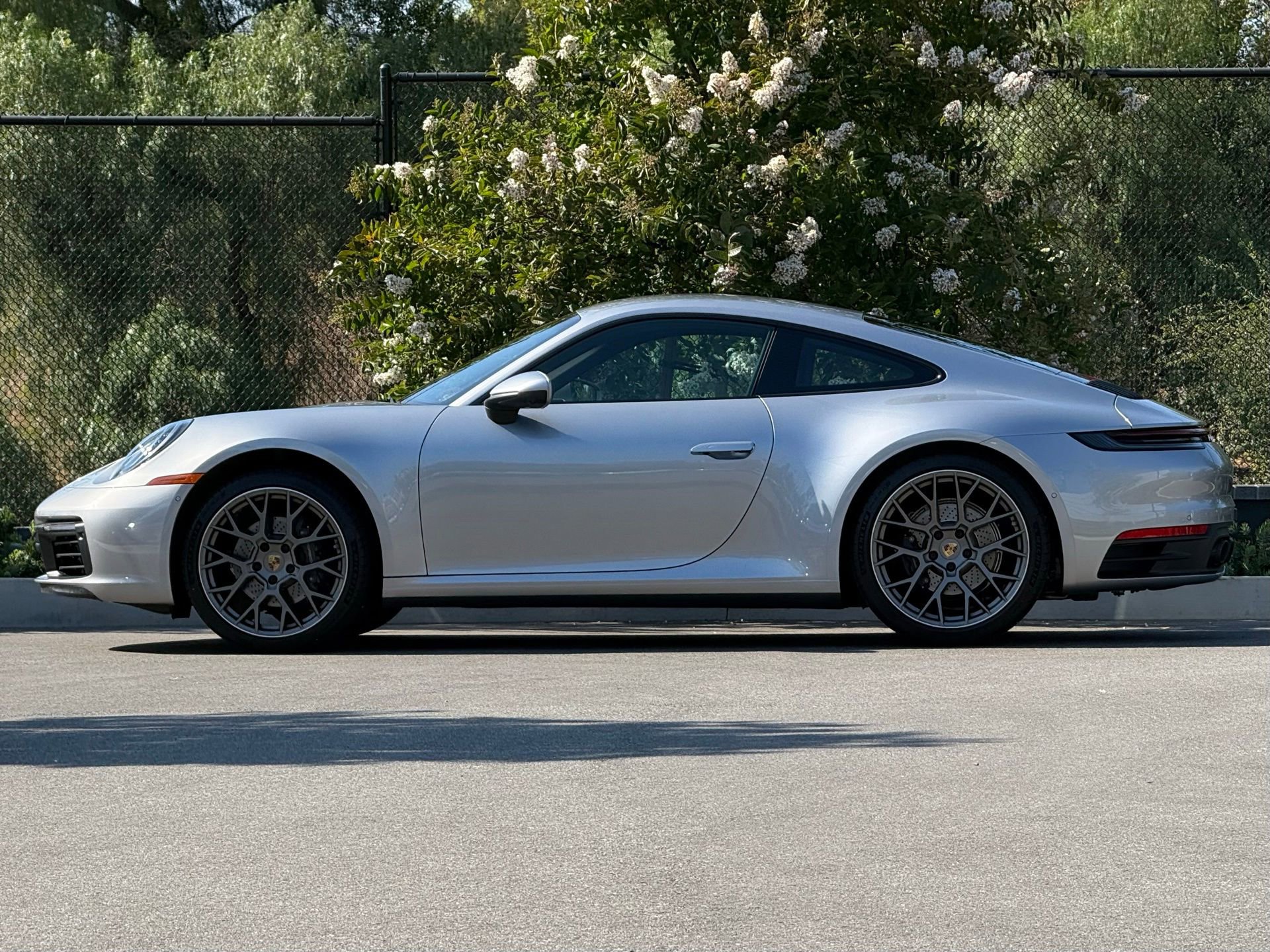 Used 2024 Porsche 911 Carrera RWD image 2