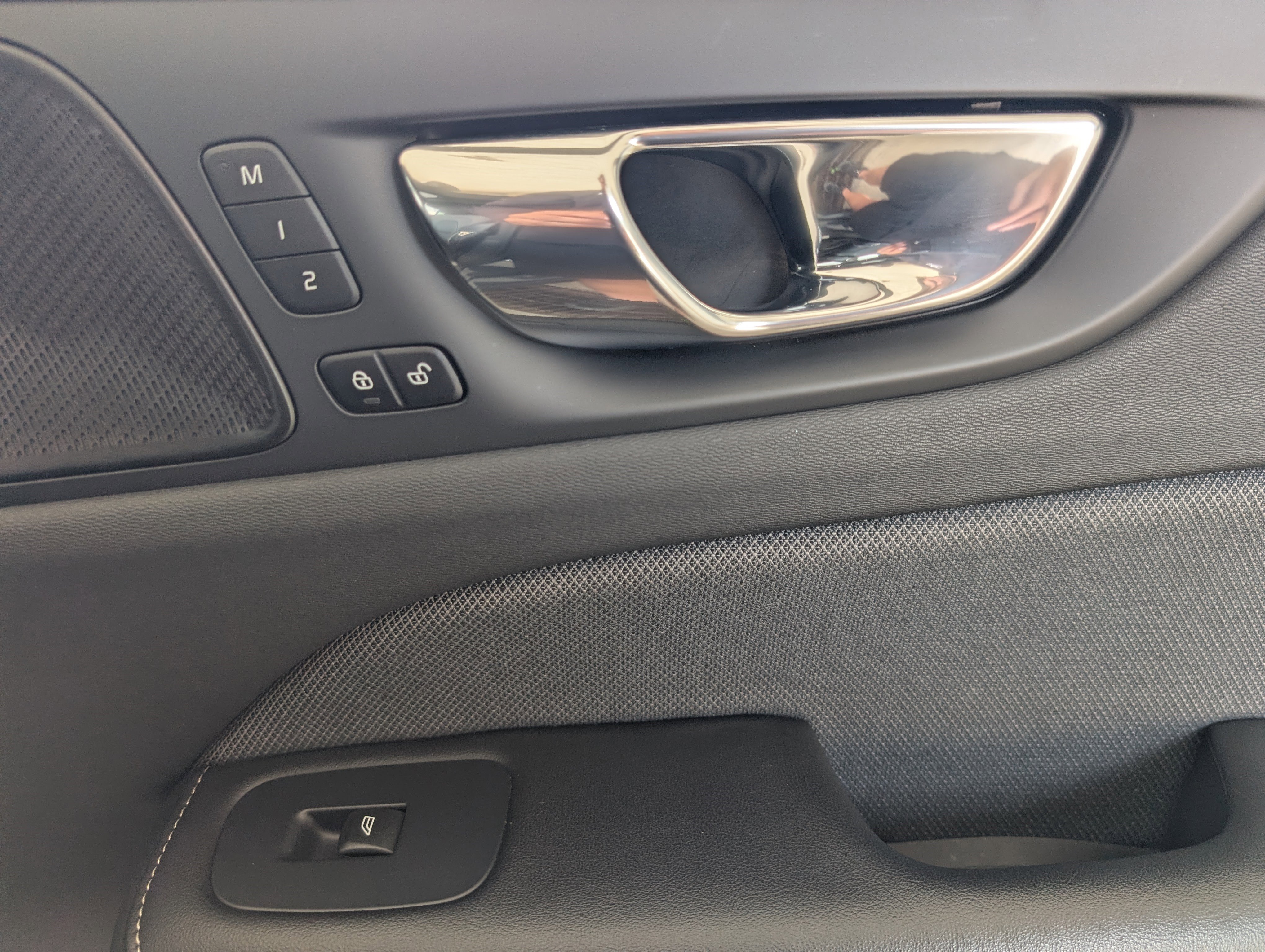 Used 2022 Volvo S60 T8 R-Design image 22