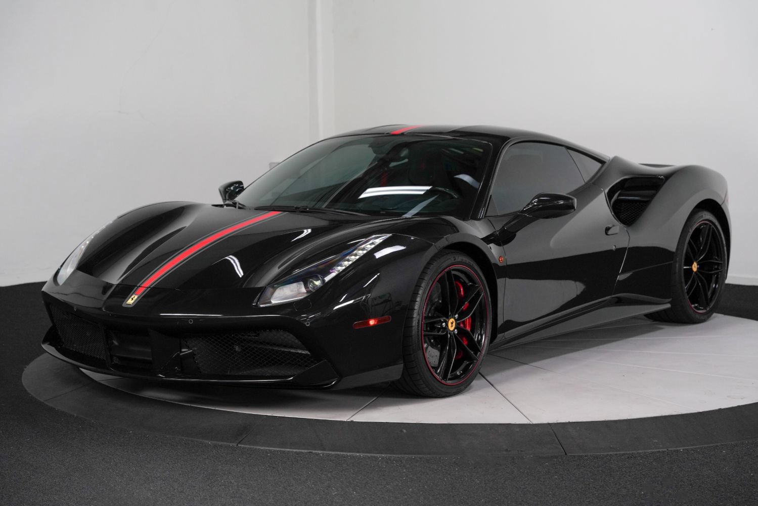 Used 2017 Ferrari 488 GTB RWD image 6