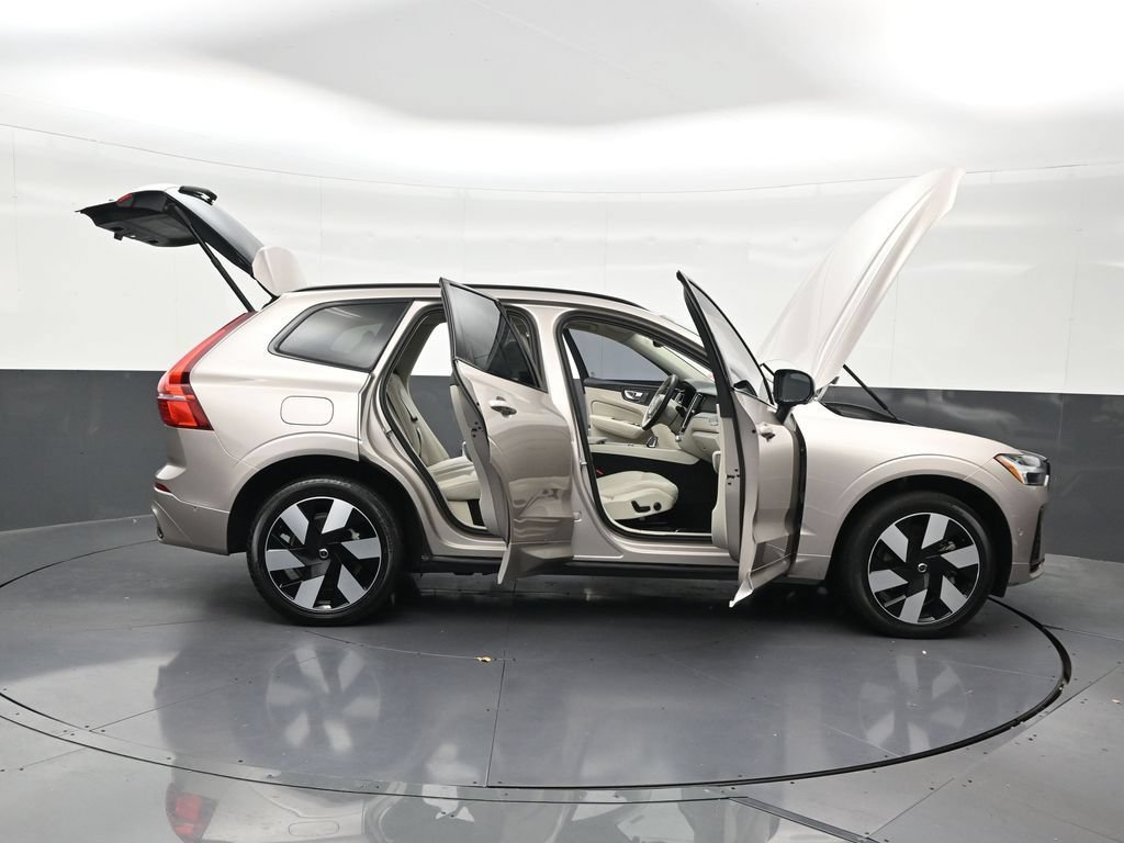 Used 2025 Volvo XC60 T8 Plus w/ Protection Package Premier AWD/4WD image 27