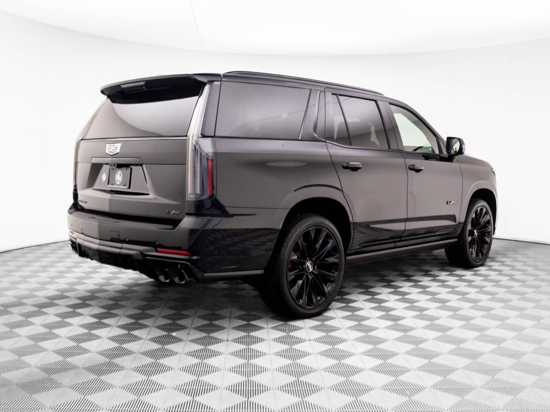 Used 2025 Cadillac Escalade V w/ LPO, ONYX Package image 9