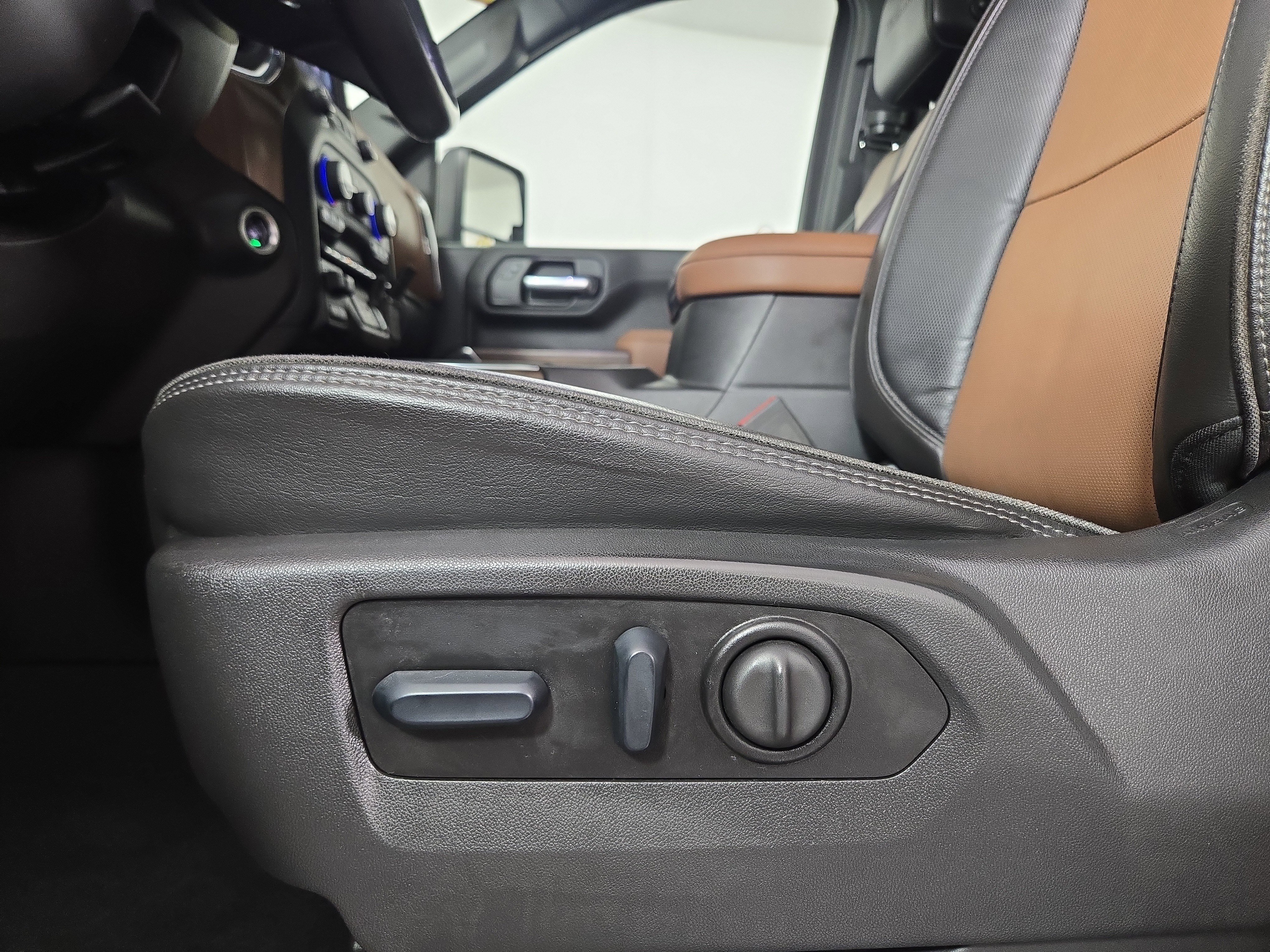 Certified 2023 Chevrolet Silverado 2500 High Country w/ Safety Package II image 30