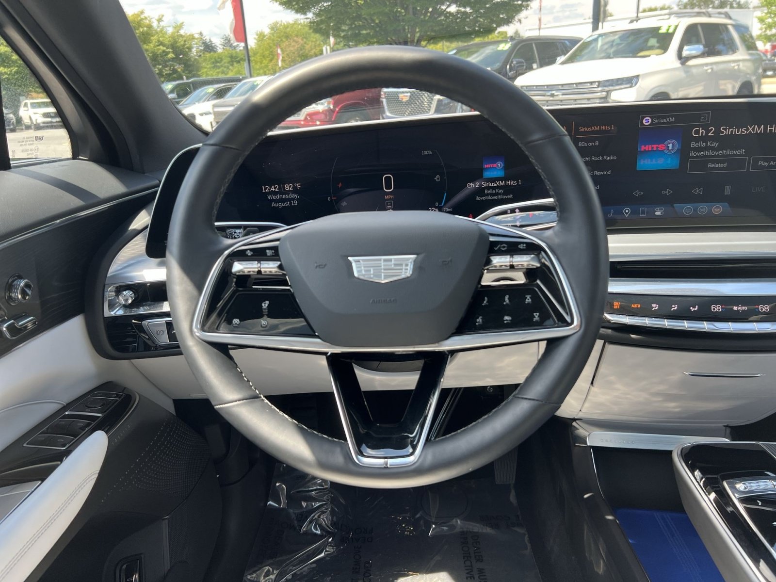 Used 2024 Cadillac Lyriq Luxury AWD/4WD image 15