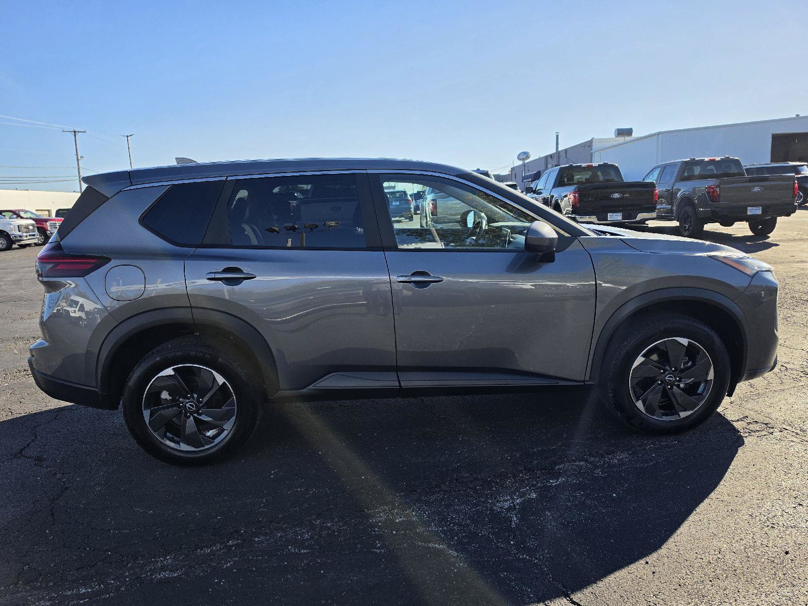 Used 2025 Nissan Rogue SV AWD/4WD image 4
