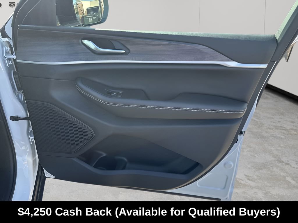 New 2025 Jeep Grand Cherokee Limited AWD/4WD image 13