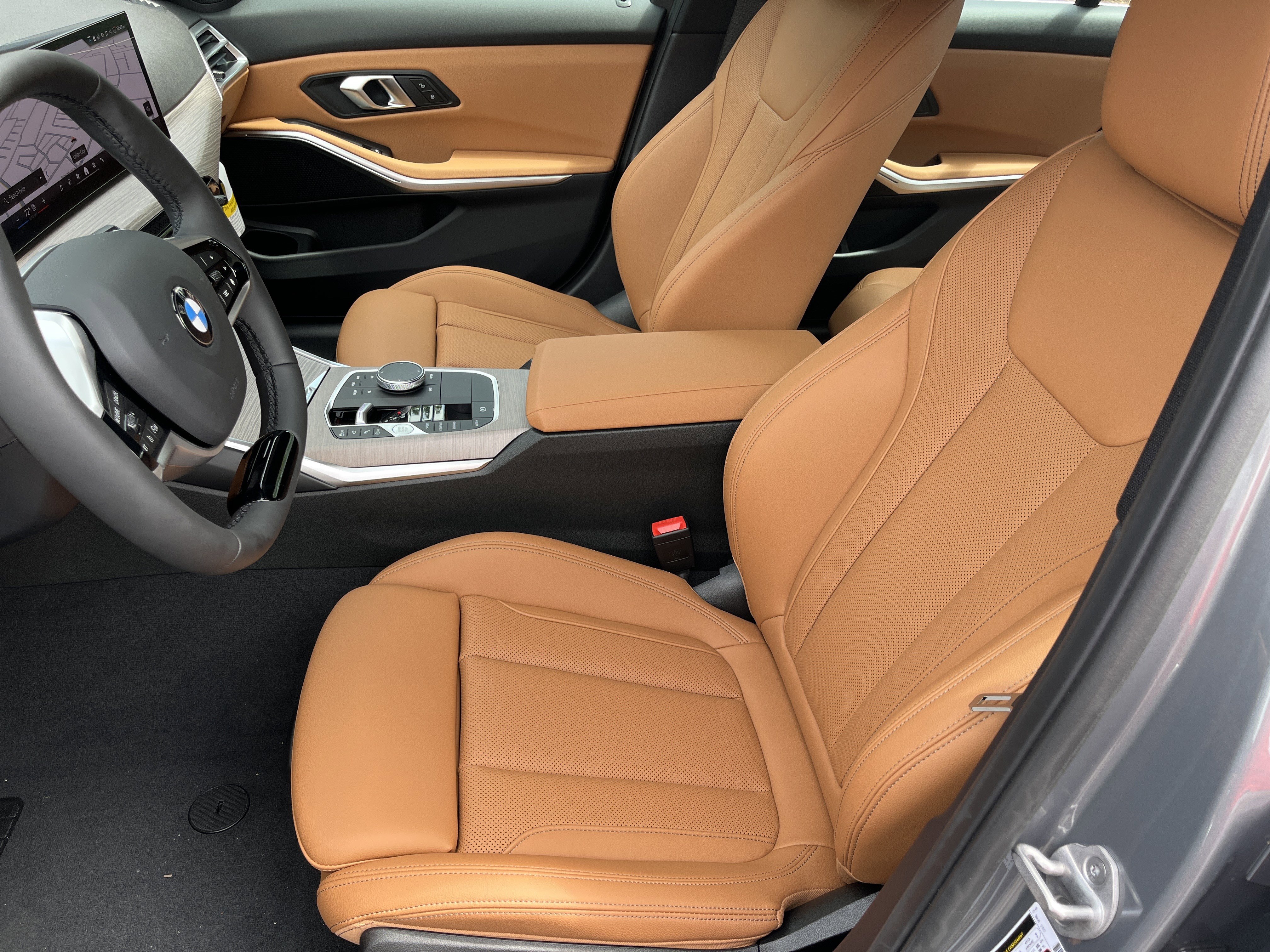 Used 2025 BMW 330i Sedan w/ Premium Package image 19