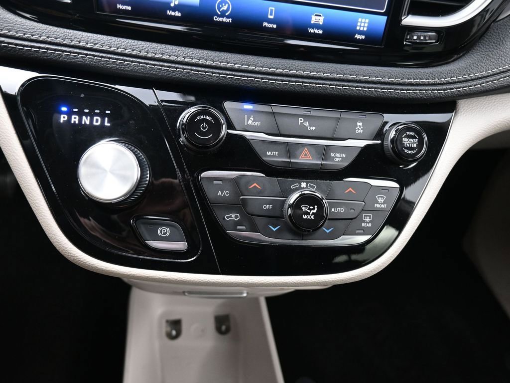 Used 2023 Chrysler Pacifica Touring-L FWD image 14