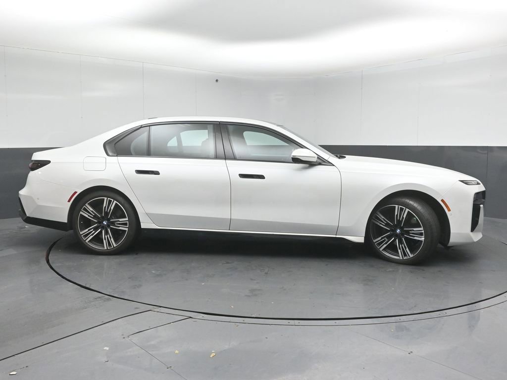 Used 2023 BMW 760i xDrive w/ Luxury Rear Seating Package image 8