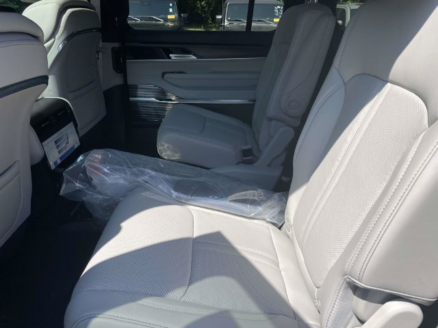 New 2026 Jeep Grand Wagoneer L Summit w/ Premium Group III AWD/4WD image 11