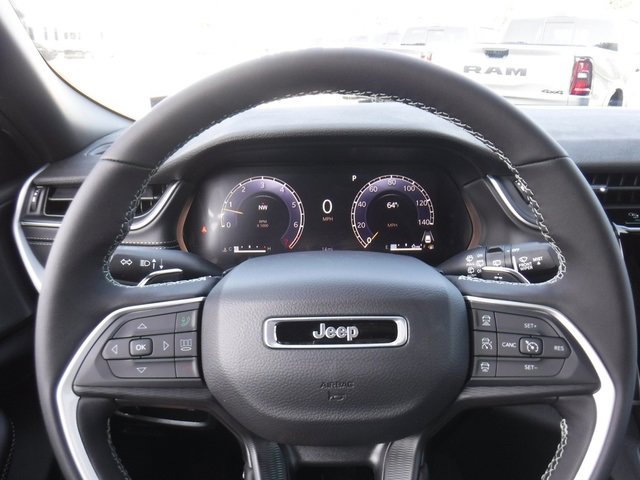 New 2025 Jeep Grand Cherokee Altitude image 28