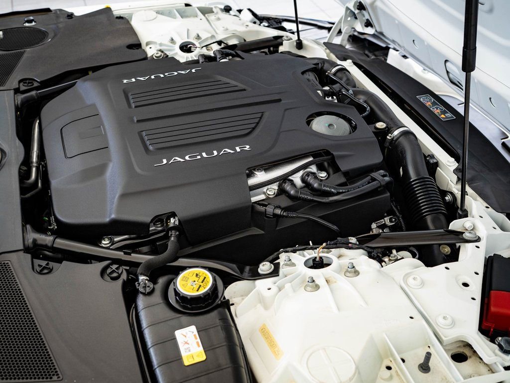 Used 2022 Jaguar F-TYPE R image 34