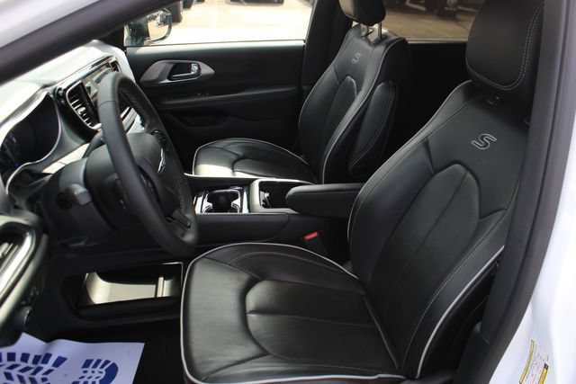 Used 2025 Chrysler Pacifica Limited FWD image 11