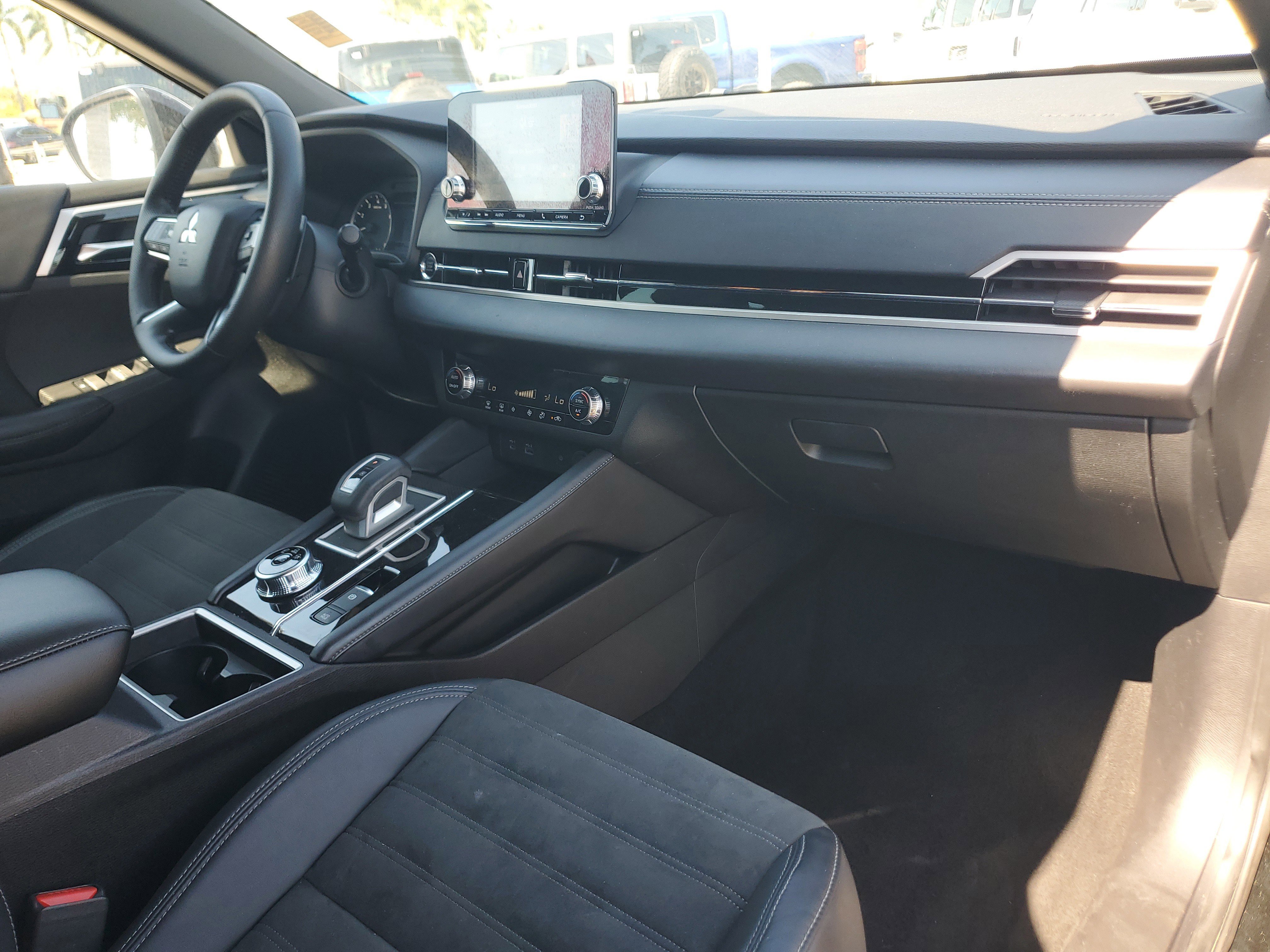 Used 2022 Mitsubishi Outlander SEL Black Edition image 18