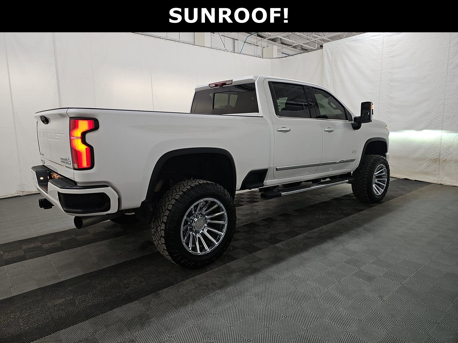 Used 2024 Chevrolet Silverado 3500 High Country w/ Technology Package image 5