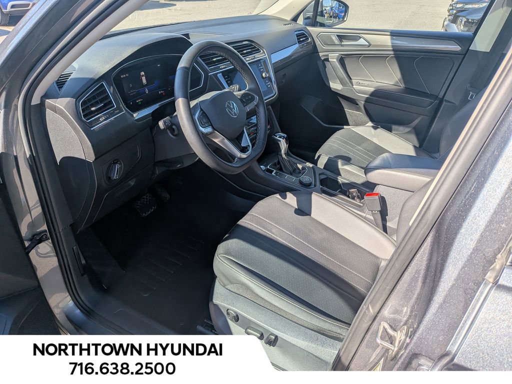 Used 2022 Volkswagen Tiguan SE image 11