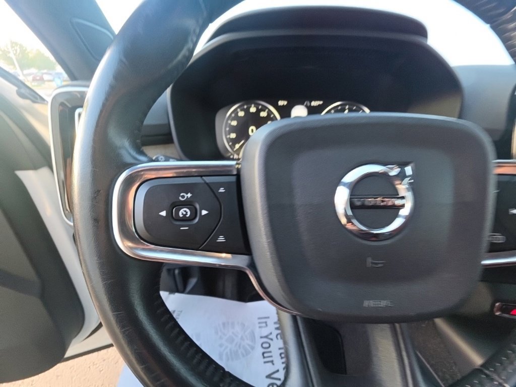 Used 2019 Volvo XC40 T4 Inscription FWD image 18