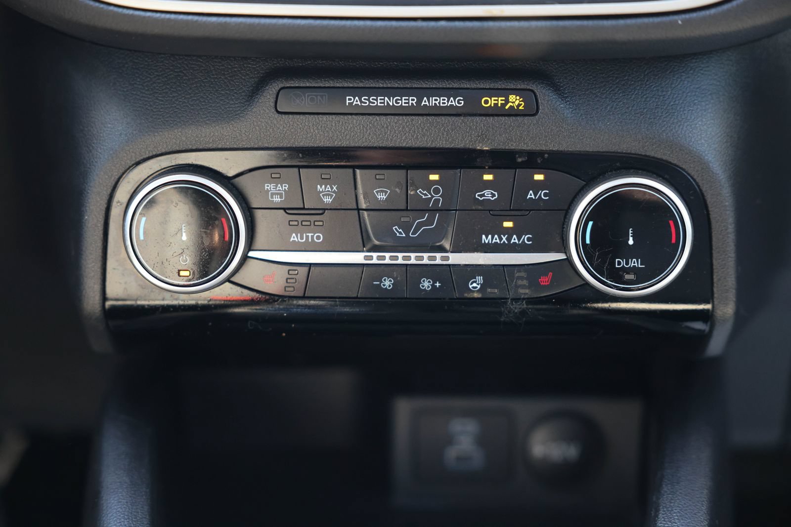 Used 2022 Ford Escape SE w/ SE Sport Appearance Package AWD/4WD image 25