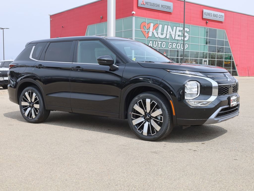 New 2025 Mitsubishi Outlander SE image 2